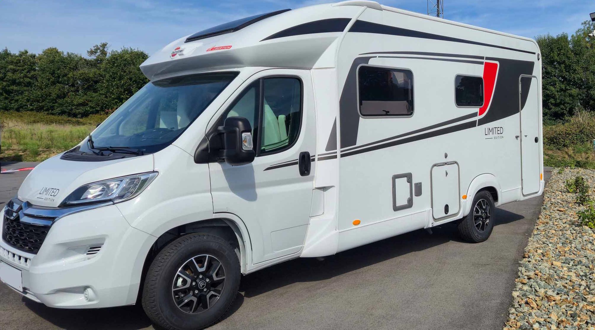 store-occultant-sans-percer-camping-car